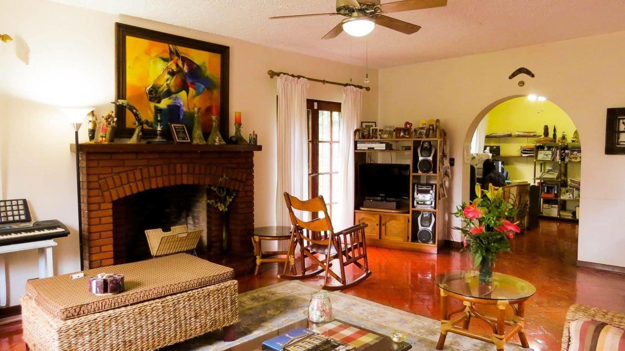 Cariari Bed & Breakfast San Jose  Exterior photo